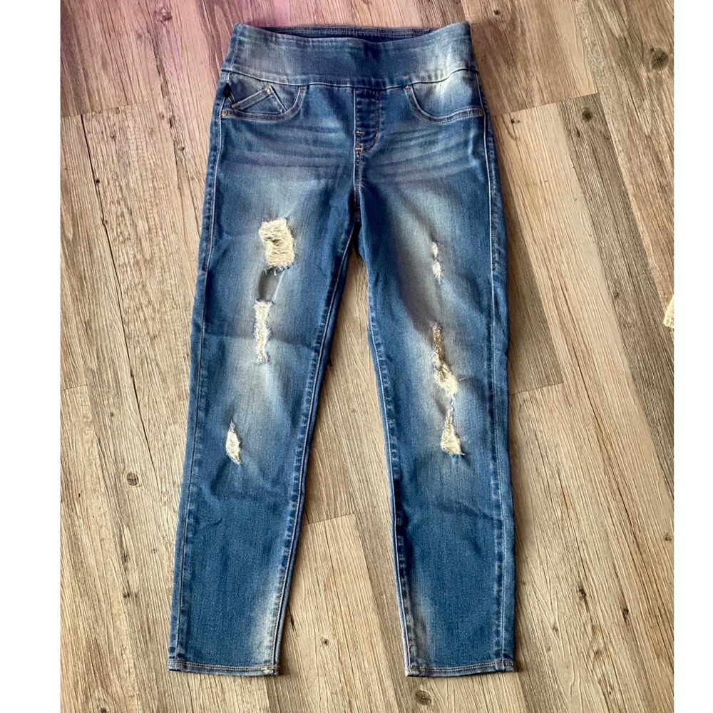 NWOT Rock & Republic Distressed Skinny Capri Jeans